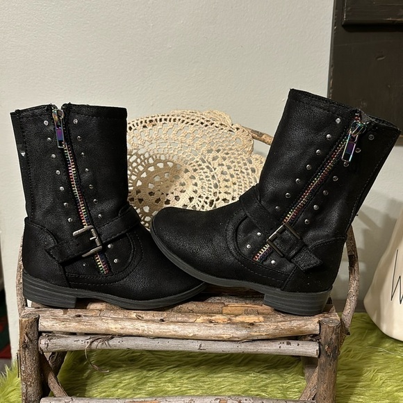 MIA EUC TODDLER SZ 8 BLACK BOOTS WITH RAINBOW ZIPPER - Picture 1 of 15